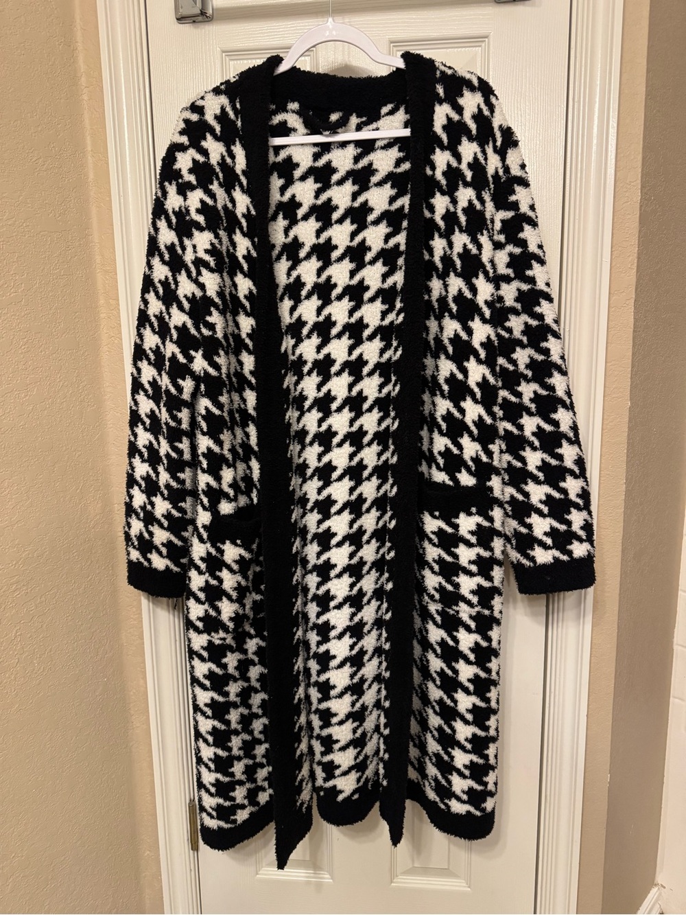 Black & White Houndstooth Open Cardigan Robe